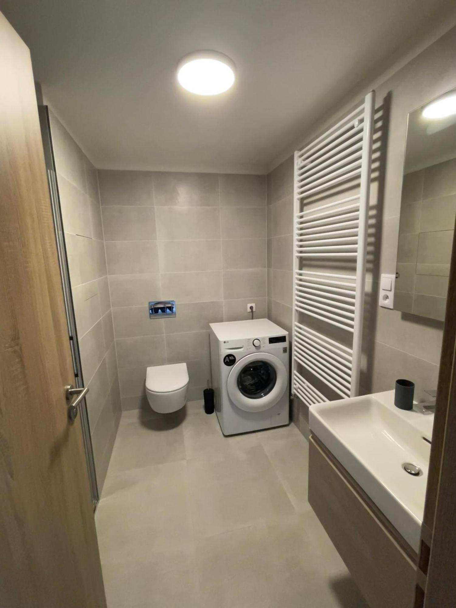 Tesla Apartment *